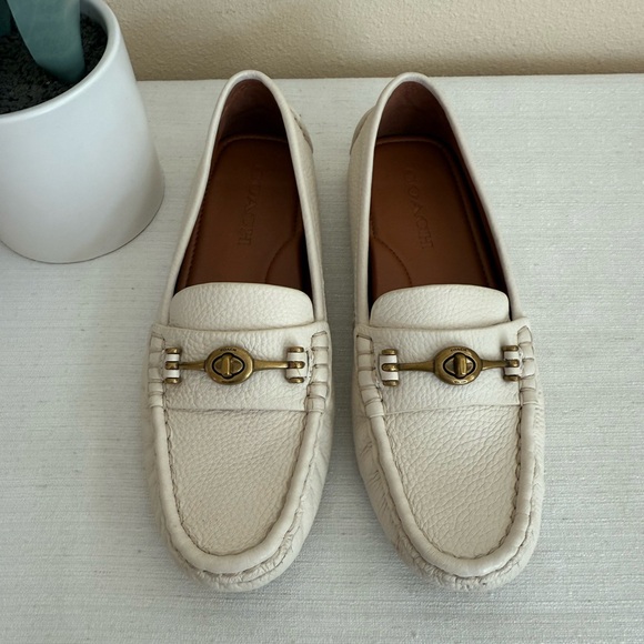 New Coach Ivory Leather Flexible Loafers - Picture 2 of 13